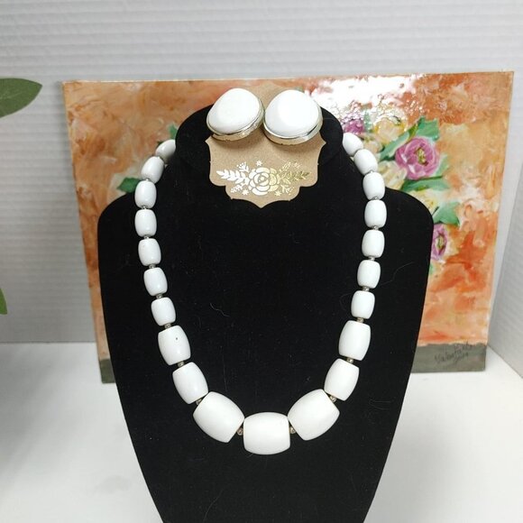 3/$30 Vintage 50s white Lucite plastic beaded graduated choker necklace Earrings - Picture 5 of 5